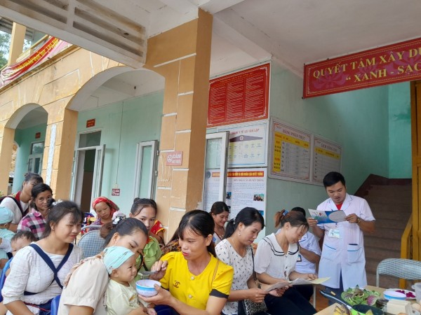 Bắc Quang truyền thông nói chuyện chuyên đề tư vấn dinh dưỡng 1000 ngày đầu đời và hướng dẫn thực hành bữa ăn dinh dưỡng choc ho bà mẹ có con dưới 2 tuổi và bà mẹ mang thai tại xã Tân Lập