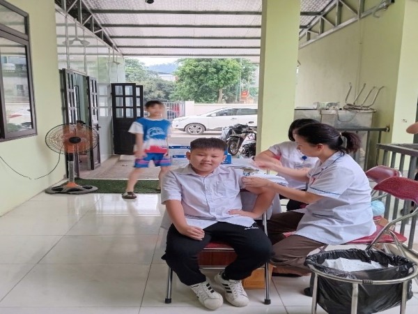 triển khai chiến dịch tiêm bổ sung vắc xin Uốn ván - Bạch hầu giảm liều (Td)